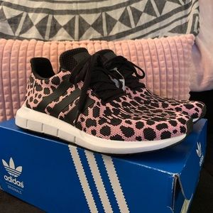 ✨Limited✨ cheetah print Adidas swift run shoes